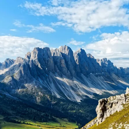 جبال جليدية ووديان جبلية أخرى مزروعة