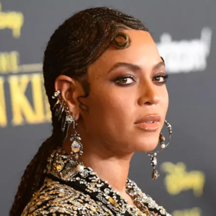 بيونسيه في مسرح دولبي في هوليوود (Beyonce at the Dolby theatre in Hollywood Robyn). مصدر الصورة: Beck / AFP