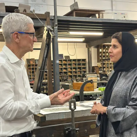 الرئيس التنفيذي لشركة آبل تيم كوك تحاوره رئيسة تحرير سيدتي والجميلة لمى الشثري