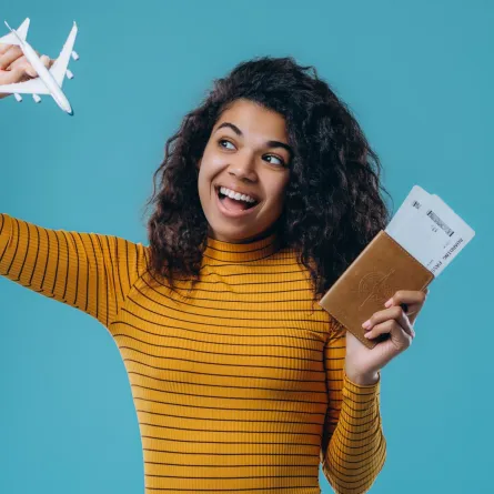 مسافرة مع وثائق السفر