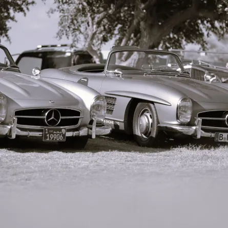 سيارتين من مرسيدس بنز كلاسيك 