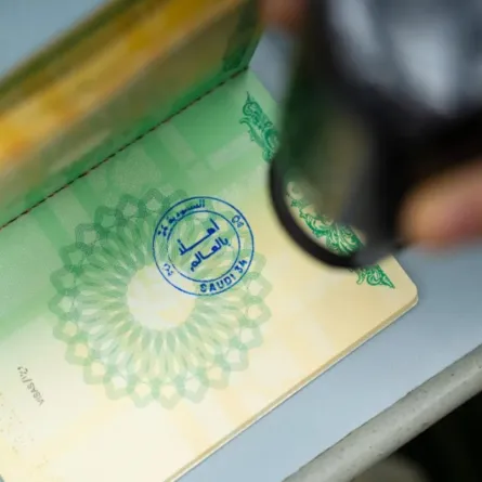 السعودية تعتمد ختم أهلاً بالعالم في المطارات بمناسبة الفوز بتنظيم كأس العالم 2034