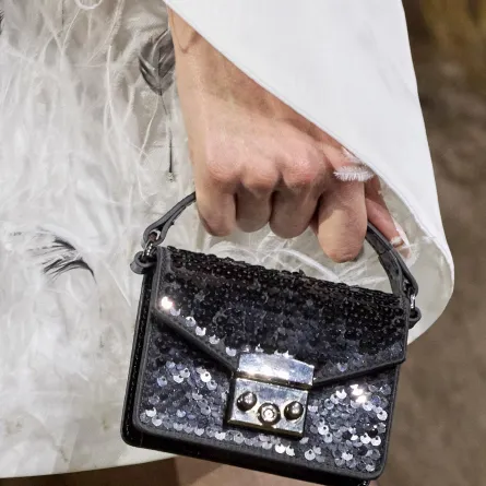 حقيبة من ريتروفيت Retrofete خريف وشتاء 2024 - الصورة من موقع Launchmetrics Spotlight