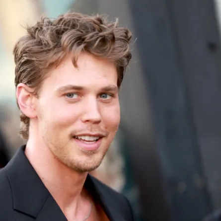 أوستن بتلر يحضر العرض الأول لفيلم The Bikeriders في لوس أنجلوس في هوليوود (Austin Butler attend the Los Angeles premiere of "The Bikeriders" in Hollywood)  - مصدر الصورة:  Matt Winkelmeyer / GETTY IMAGES NORTH AMERICA / Getty Images via AFP