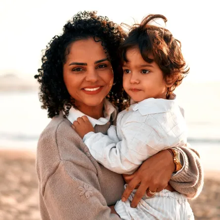 صورة أم وطفلها