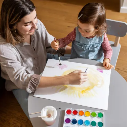 صورة تعبر عن ضرورة تعليم الطفل مبكرا