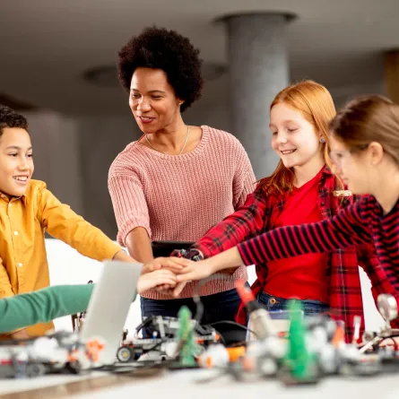 صورة أطفال مبدعون