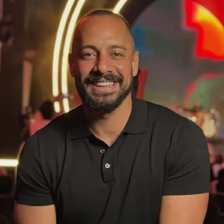 عمرو وهبة يكشف لأول مرة تفاصيل مرض نجله