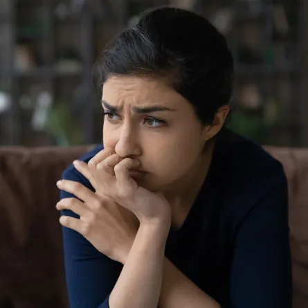 صورة لأمرأة متوترة 