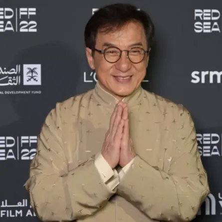 جاكي شان (Jackie Chan)- مصدر الصورة: AMMAR ABD RABBO / Red Sea Film Festival / AFP