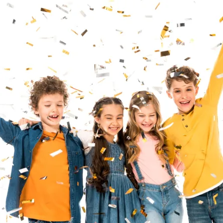 صورة أطفال يضحكون