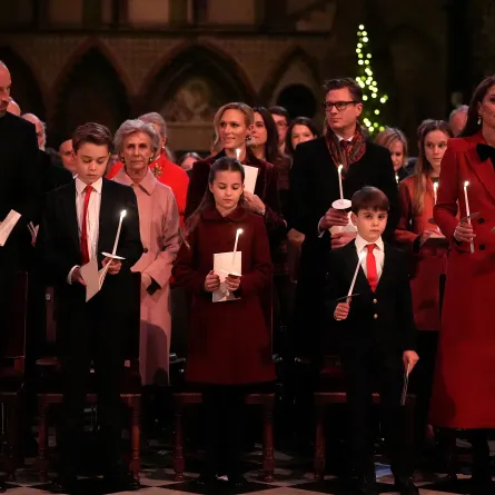 الأمير وليام والأمير جورج والأميرة شارلوت والأمير لويس وكاثرين في كنيسة وستمنستر في لندن (Prince William, Prince George, Princess Charlotte, Prince Louis and  Catherine at Westminster Abbey in London). مصدر الصورة: Aaron Chown / POOL / AFP