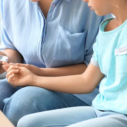 صورة لطفلة  تعاني من السكري 