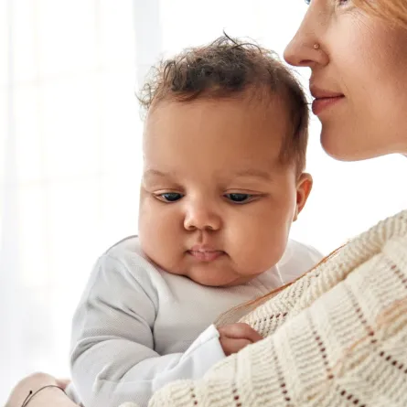 صورة مولود مع أمه