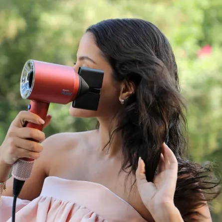  أجهزة العناية بالشعر بنسخة محدودة بألوان لافتة من دايسون