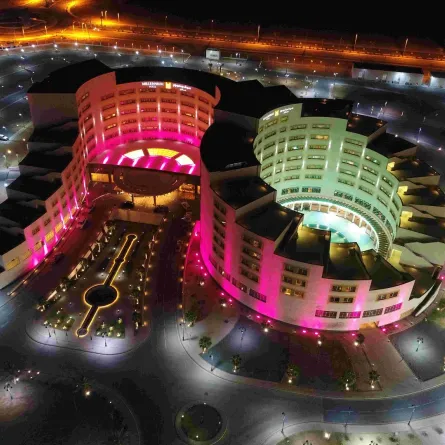 فندق ميلينيوم حائل كما يبدو في الليل