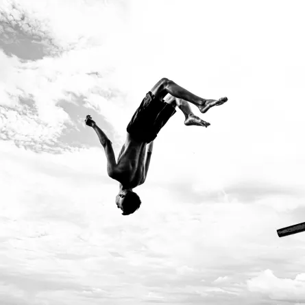 تفسير حلم السقوط من مكان عالٍ في المنام