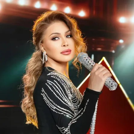 أجمل تسريحات الشعر التي تليق بفساتين سهرة رأس السنة