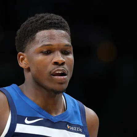 لاعب كرة السلة أنتوني ادواردز يعلن بأنه لا يرغب في التمثيل مرة أخرى