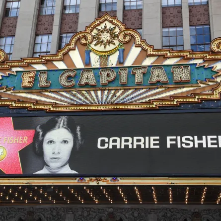 تعرّفي إلى أبرز الأفلام السينمائية لـ كاري فيشر بذكرى وفاتها