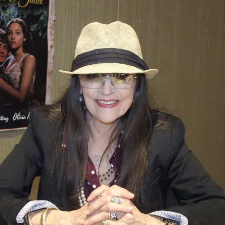 أوليفيا هوسي في بارسيباني، نيو جيرسي (Olivia Hussey in Parsippany, New Jersey). مصدر الصورة: Bobby Bank/Getty Images