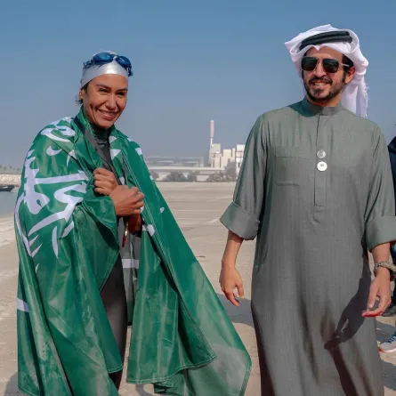 السباحة السعودية مريم صالح بن لادن تعتبر أول سيدة عربية تجتاز البحر الأحمر سباحةً وصولاً إلى مصر