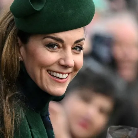 كاثرين (كيت ميدلتون) أميرة ويلز في كنيسة القديسة مريم المجدلية في ساندرينجهام، نورفولك، شرق إنجلترا (Catherine, Princess of Wales at St Mary Magdalene Church in Sandringham, Norfolk, eastern England). مصدر الصورة: Oli SCARFF / AFP