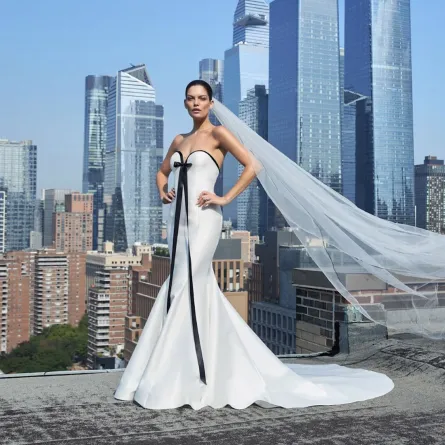 بادجلي ميشكا Badgley Mischka- الصورة من Launchmetrics/Spotlight ©