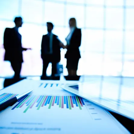 السعودية تستقطب رجال وسيدات الأعمال - الصورة من freepik  تصوير pressfoto