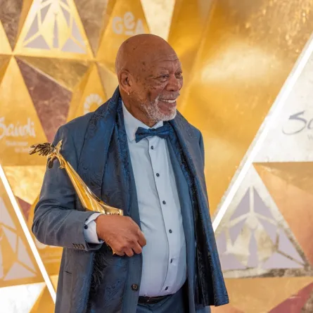 مورجان فريمان يحمل جائزة الإنجاز مدى الحياة - الصورة من المركز الإعلامي لمجموعة MBC