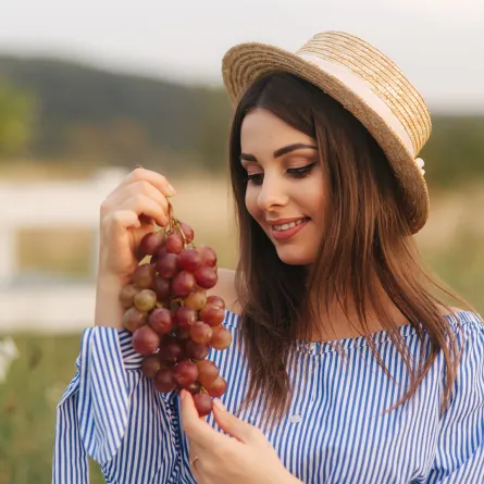 تفسير حلم أكل العنب في المنام