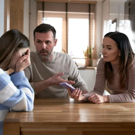 صورة لمراهقة تسعى للحصول على الاستقلالية