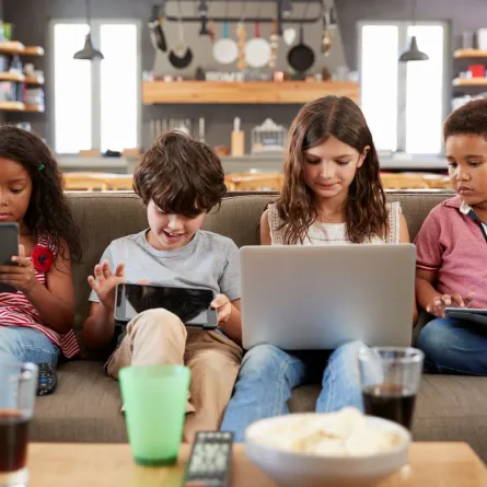 كيف يمكن تحديد ساعات الشاشة 