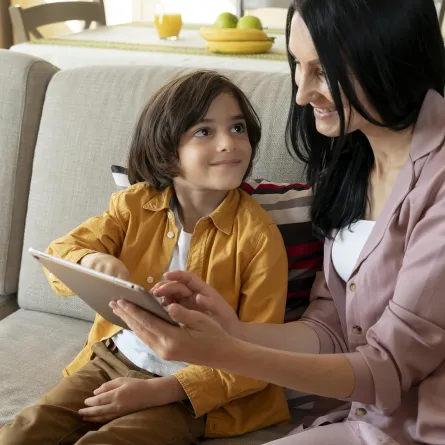 صورة لأم مع طفلها