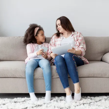 صورة تعبر عن علاقة رائعة مع الأبناء