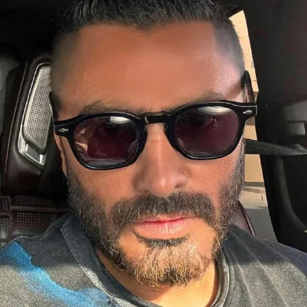 تصرف غريب لمعجب في حفل تامر حسني الأخير