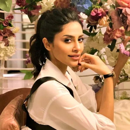 إلهام علي -الصورة من  حسابها  على الانستغرام