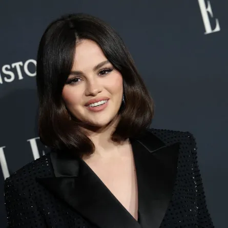 سيلينا غوميز تستقبل العام الجديد بالعديد من الصور بصحبة خطيبها