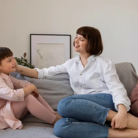 صورة لعلاقة رائعة لأم مع طفلتها