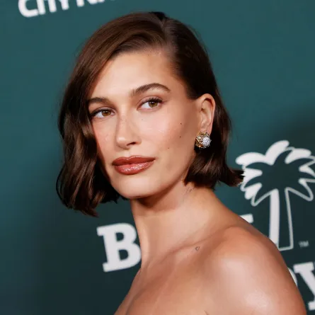 هايلي بيبر - Hailey Bieber (Photo by Michael Tran / AFP)