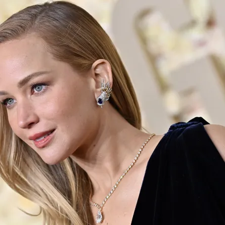 جينيفر لورانس في حفل جوائز غولدن غلوب 2024 بكاليفورنيا (مصدر الصورة: Axelle/Bauer-Griffin/FilmMagic)