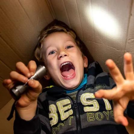 صورة طفل مصاب بفرط الحركة