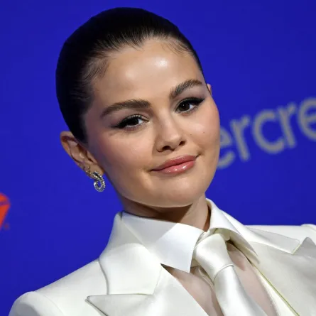 سيلينا غوميز في حفل توزيع جوائز مهرجان بالم سبرينغز السينمائي الدولي في بالم سبرينغز (Selena Gomez at the Palm Springs International Film Festival Awards in Palm Springs). مصدر الصورة: VALERIE MACON / AFP