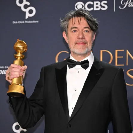 بيتر ستروغان في حفل توزيع جوائز غولدن غلوب الـ 82 (Peter Straughan during the 82nd annual Golden Globe Awards). مصدر الصورة: Robyn BECK / AFP