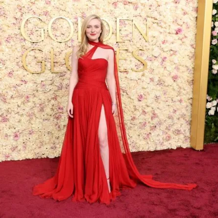 داكوتا فانينغ Dakota Fanning خلال حفل جوائز غولدن غلوب الثاني والثمانين – (مصدر الصورة Amy Sussman / Getty Images via AFP)