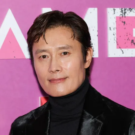 لي بيونغ هون‎ Lee Byung-hun‏-‏‎ ‎مصدرالصورة: (‏Arturo Holmes / GETTY ‎IMAGES NORTH AMERICA / Getty Images via AFP‏)‏