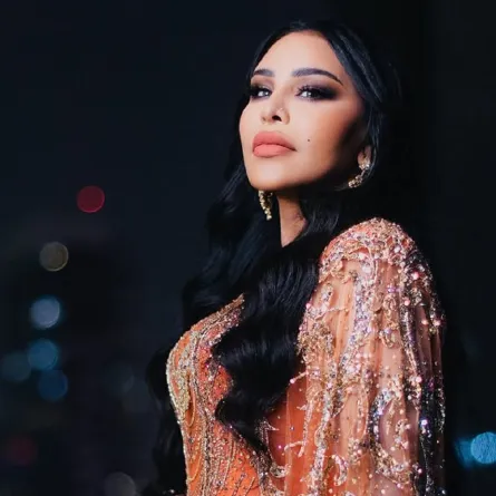 خلال زيارتهما للهند.. مبارك الهاجري يهدي أحلام عقد ألماس فخم