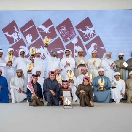 تتوّج الفائزين في بطولة فزاع للصيد بالصقور "العامة مفتوح"