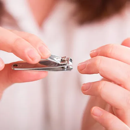 تفسير حلم قص الأظافر في المنام