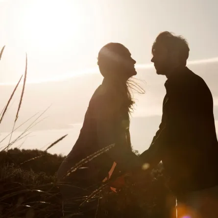 خطيبان اتفقا على استكمال حياتهما معاً